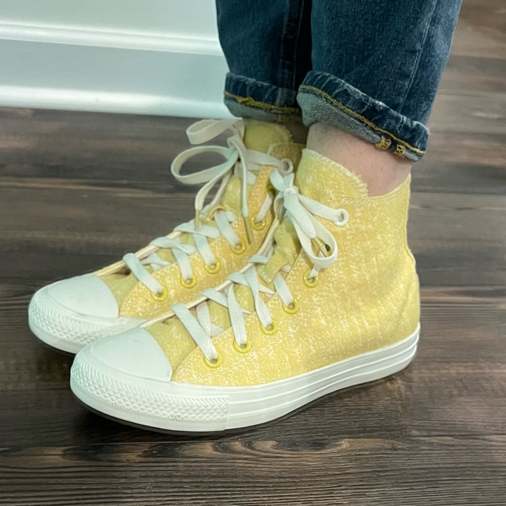 Converse Chuck Taylor All Star 571358F Light Yellow Woven High Top Sneakers 7